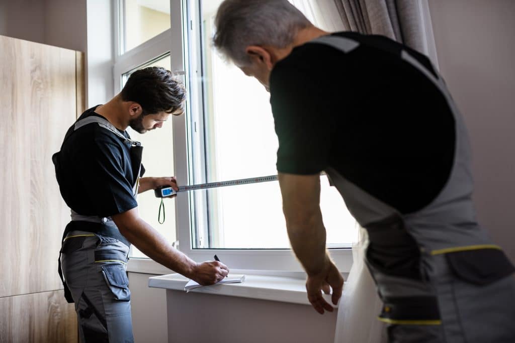 Menuisier rouen - ouvrier sur chantier